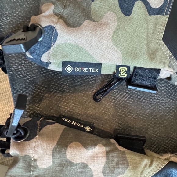 Burton Men's Standard Gore-Tex Mitten Snowboard/Ski - Picture 2 of 3